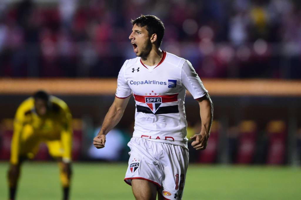 Roma é a nova interessada no futebol de Calleri, diz imprensa italiana ...