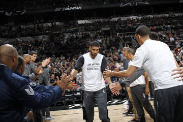 SAN ANTONIO, TX - APRIL 2: Tim Duncan #21 of the San Antonio Spurs before the game against the Toronto Raptors the game on April 2, 2016 at AT&T Center in San Antonio, Texas. NOTE TO USER: User expressly acknowledges and agrees that, by downloading and or using this Photograph, user is consenting to the terms and conditions of the Getty Images License Agreement. Mandatory Copyright Notice: Copyright 2016 NBAE Chris Covatta/NBAE via Getty Images/AFP