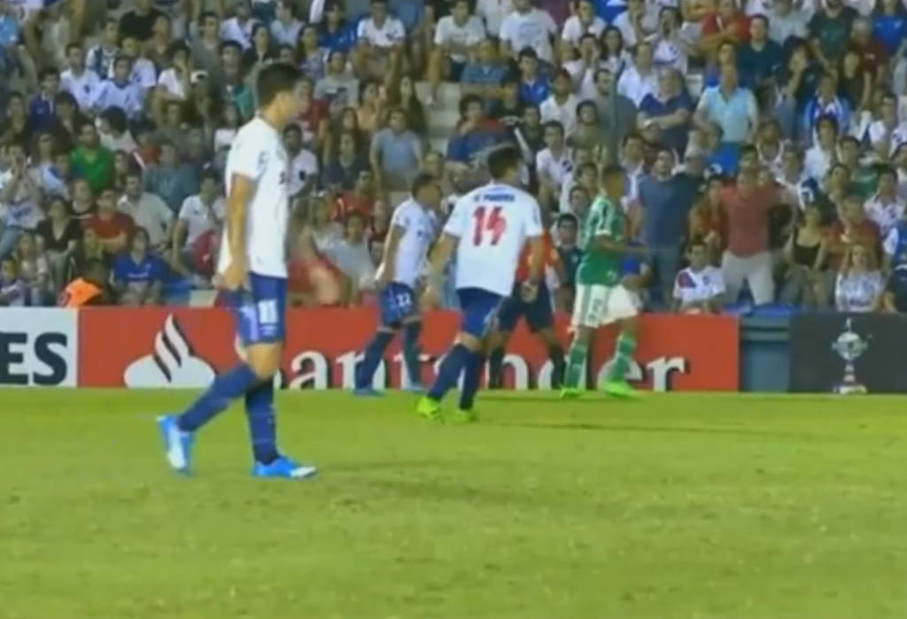 Por ato racista de torcedor, o Nacional acabou punido em R$ 37 mil pela Conmebol (Imagem: Reprodução/Fox Sports)