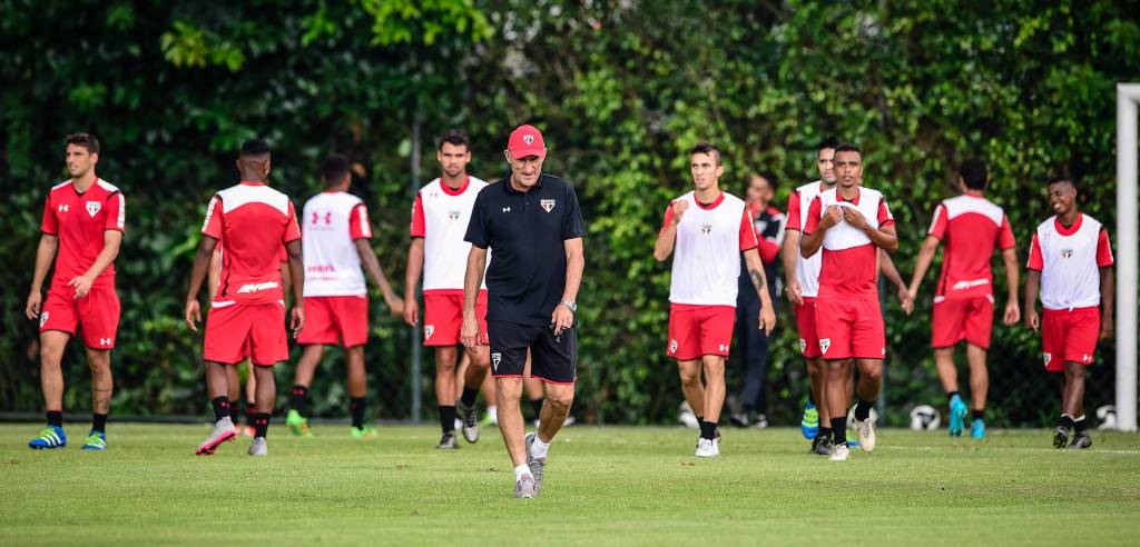 Elenco tricolor terá apenas algumas horas para se adaptar à altitude de La Paz (Foto: Fernando Dantas/Gazeta Press