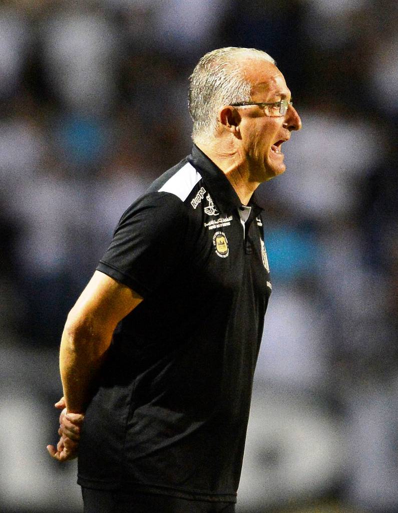 Dorival Júnior tem enfrentar um Barcelona embalado (Foto: Mauro Horita)