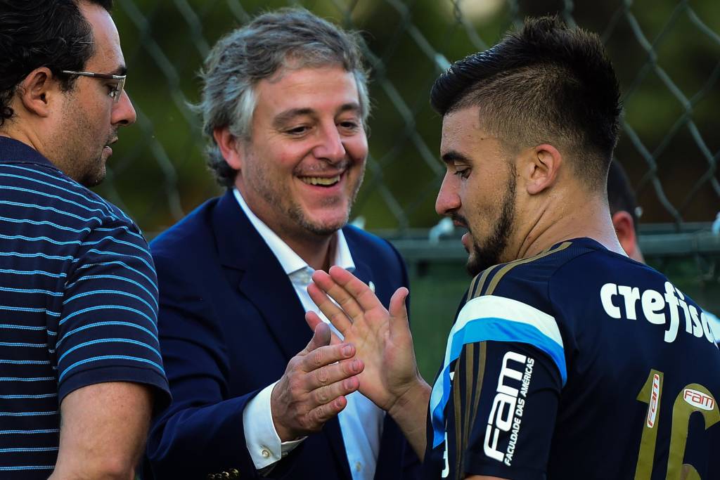 Lateral esquerdo de 22 anos foi inscrito só para a última rodada desta fase do Paulista (Foto: Djalma Vassão/Gazeta Press)