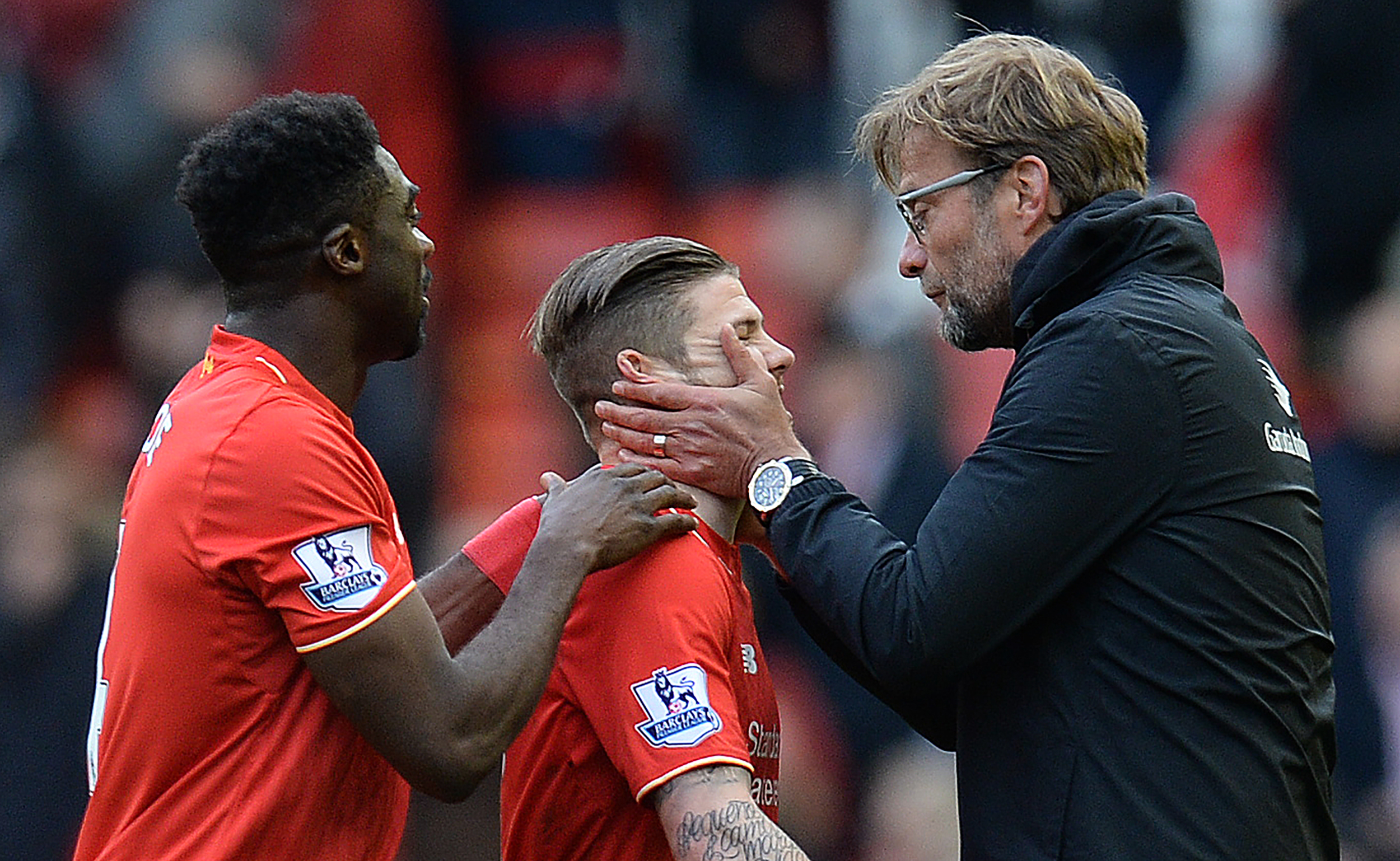 Atuação dos jovens do Liverpool mereceu elogios de Klopp ao final do jogo (Foto:Oli Scarff/AFP)