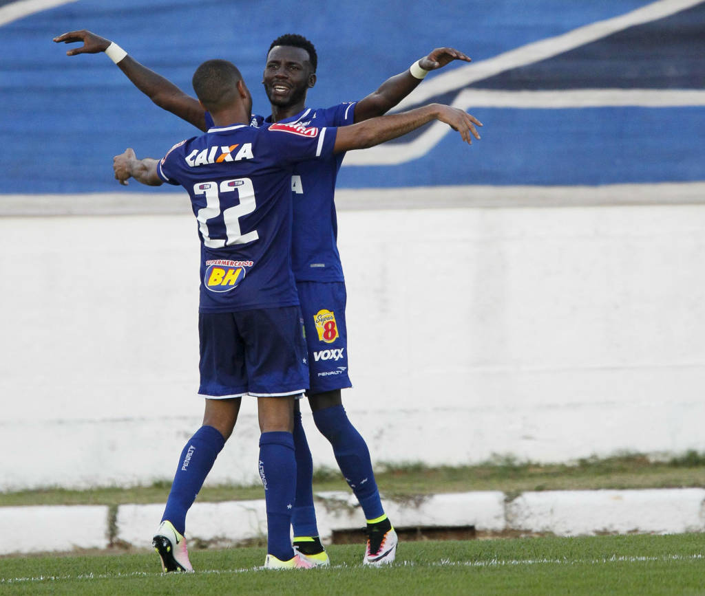 Allano dividiu méritos do gol com o lateral Mayke (Washington Alves/Light Press)