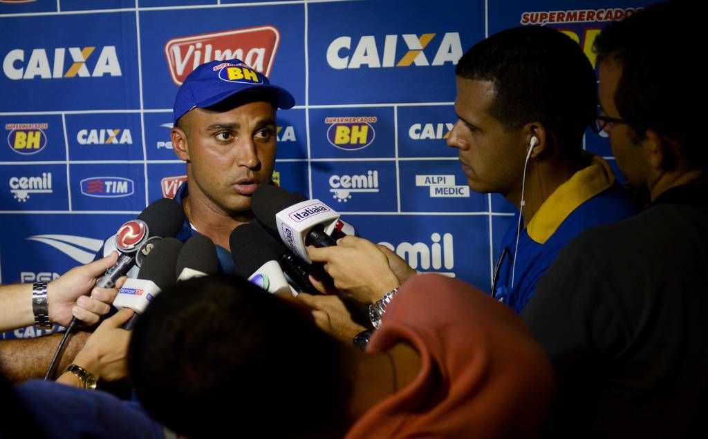 Em coletiva após o jogo, Deivid elogiou atuação dos "reservas" em Varginha (Washington Alves/Light Press)