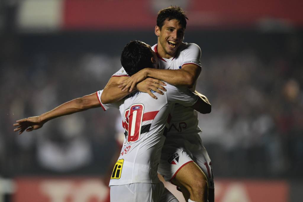 O argentino Calleri, jogador do São Paulo FC, comemora seu gol durante partida contra o River Plate, da Argentina, válida pela quinta rodada do Grupo 1 da Copa Libertadores da América 2016.