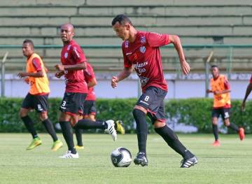 Zagueiro Fabrício Soares foi um dos atletas dispensados (Leonardo Costa/tupifc.esp.br)