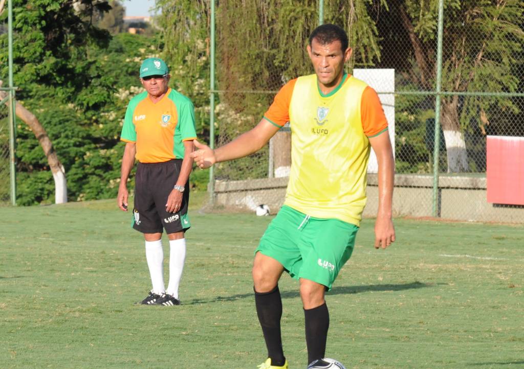 Diante da classificação próxima pata a decisão do Estadual, Givanildo poupará alguns titulares nesta quarta (Carlos Cruz/AFC)