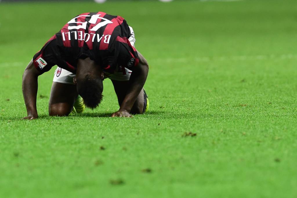 Milan decepciona mais uma vez e amarga o meio da tabela (Foto: Giuseppe Cacace/ AFP)