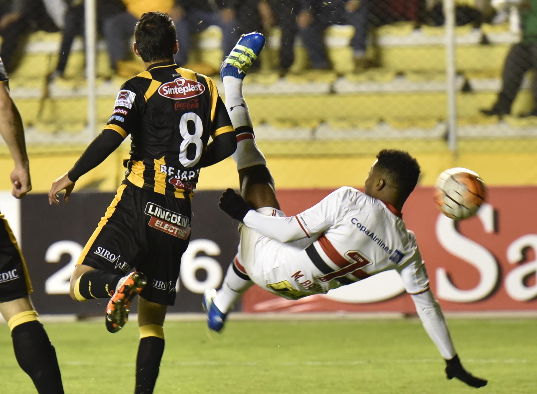 Veja fotos de The Strongest x São Paulo - Gazeta Esportiva