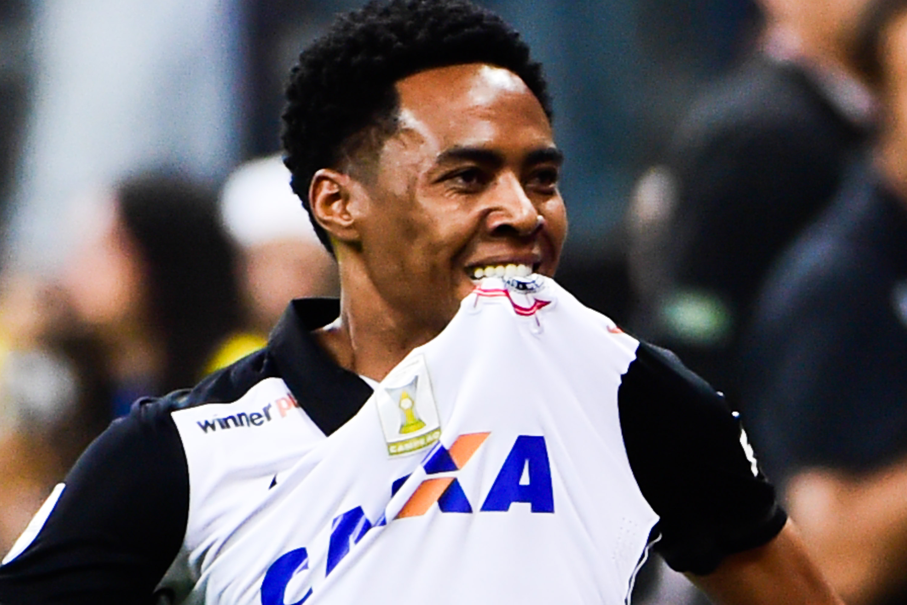 Colocado para ganhar ritmo, Elias fez um belo gol para fechar a goleada (Foto: Djalma Vassão/Gazeta Press)