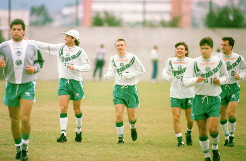 Cuca, de boné, e Dorival Júnior, último à direita, jogaram juntos no Juventude, em 1995 (Gazeta Press)
