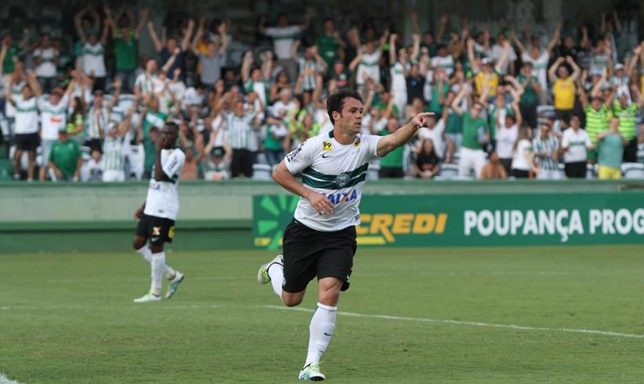 Artilheiro do Paranaense, atacante Kléber sonha com o título paranaense (Foto: Divulgação)