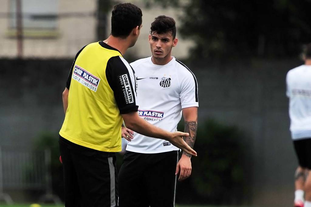 O auxiliar Lucas Silvestre tem conversado com Zeca para deixá-lo mais calmo em campo (Foto: Ivan Storti) 