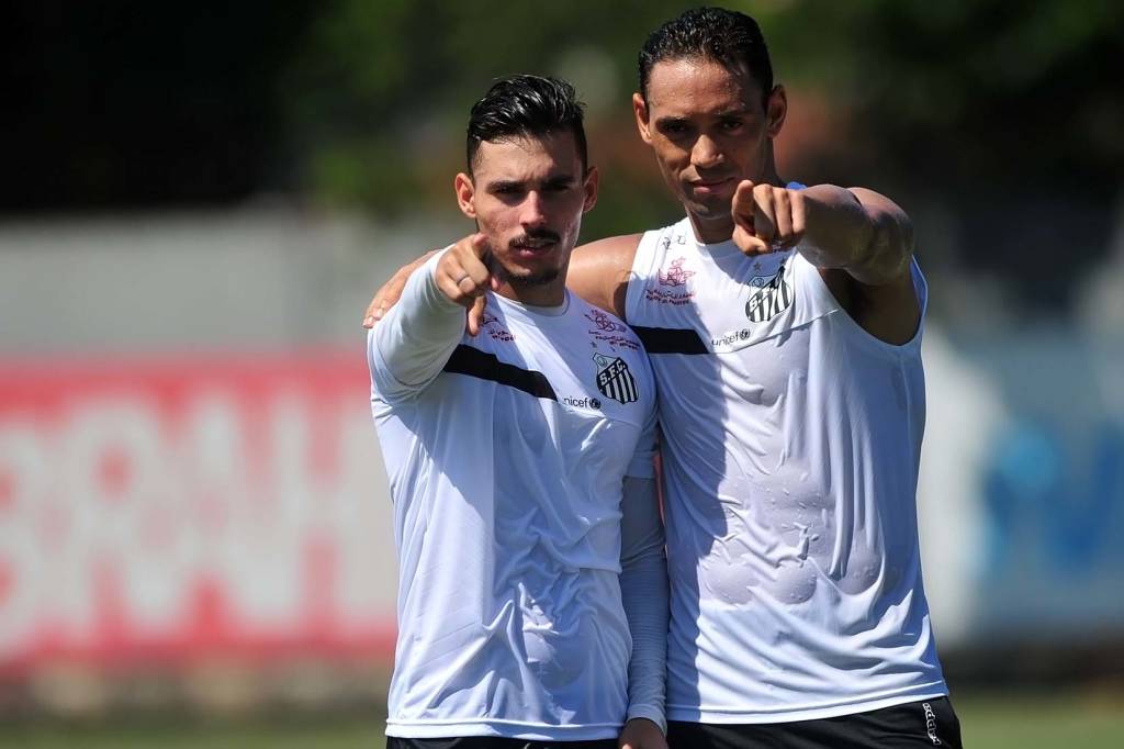 Ricardo Oliveira, capitão do Peixe, tem ótimo relacionamento com o lateral esquerdo (Foto: Ivan Storti)