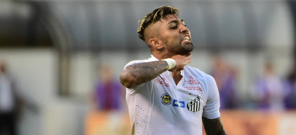 Gabriel marcou os dois gols do Peixe no tempo normal (Foto: Djalma Vassão/Gazeta Press)