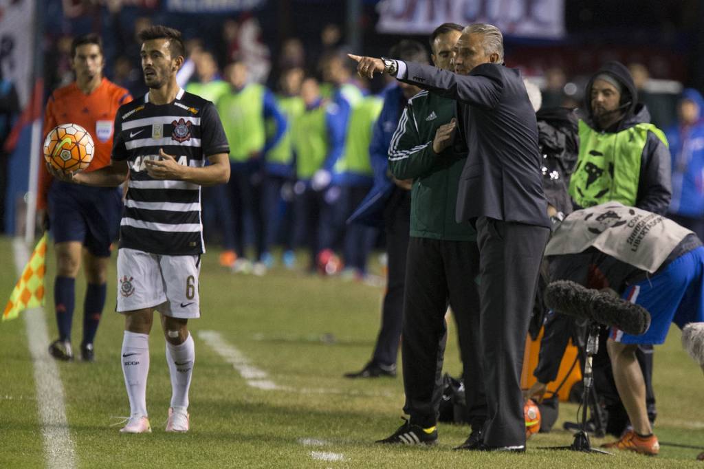 Tite foi um dos que se apegaram ao público de Itaquera (foto: Daniel Augusto Jr./Ag. Corinthians)