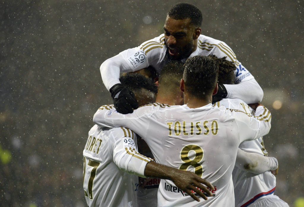Com a vitória deste sábado, o Lyon permanece na segunda colocação, brigando com o Monaco pelo vice-campeonato (Foto: Jean-Philippe Ksiazek/AFP)