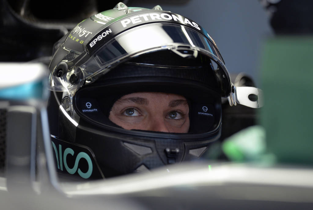 Com 24ª pole da carreira, Nico Rosberg igualou Nelson Piquet e Niki Lauda (Foto: Yuri Kadobnov/AFP)