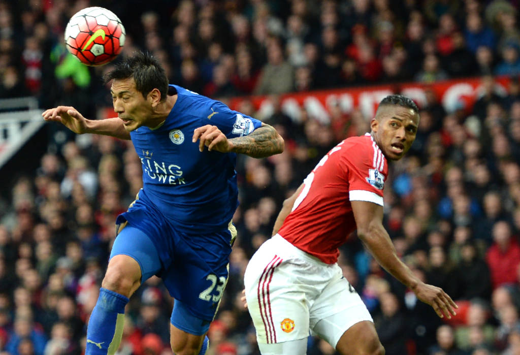 Leicester terá que esperar um pouco mais para comemorar o título(Foto: Oli Scarff/AFP)