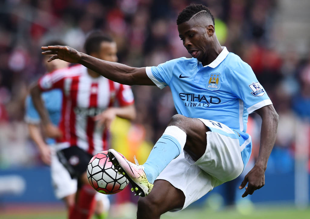 Iheanacho, de 19 anos, fez os dois do City (Foto: Ben Stansall/AFP)