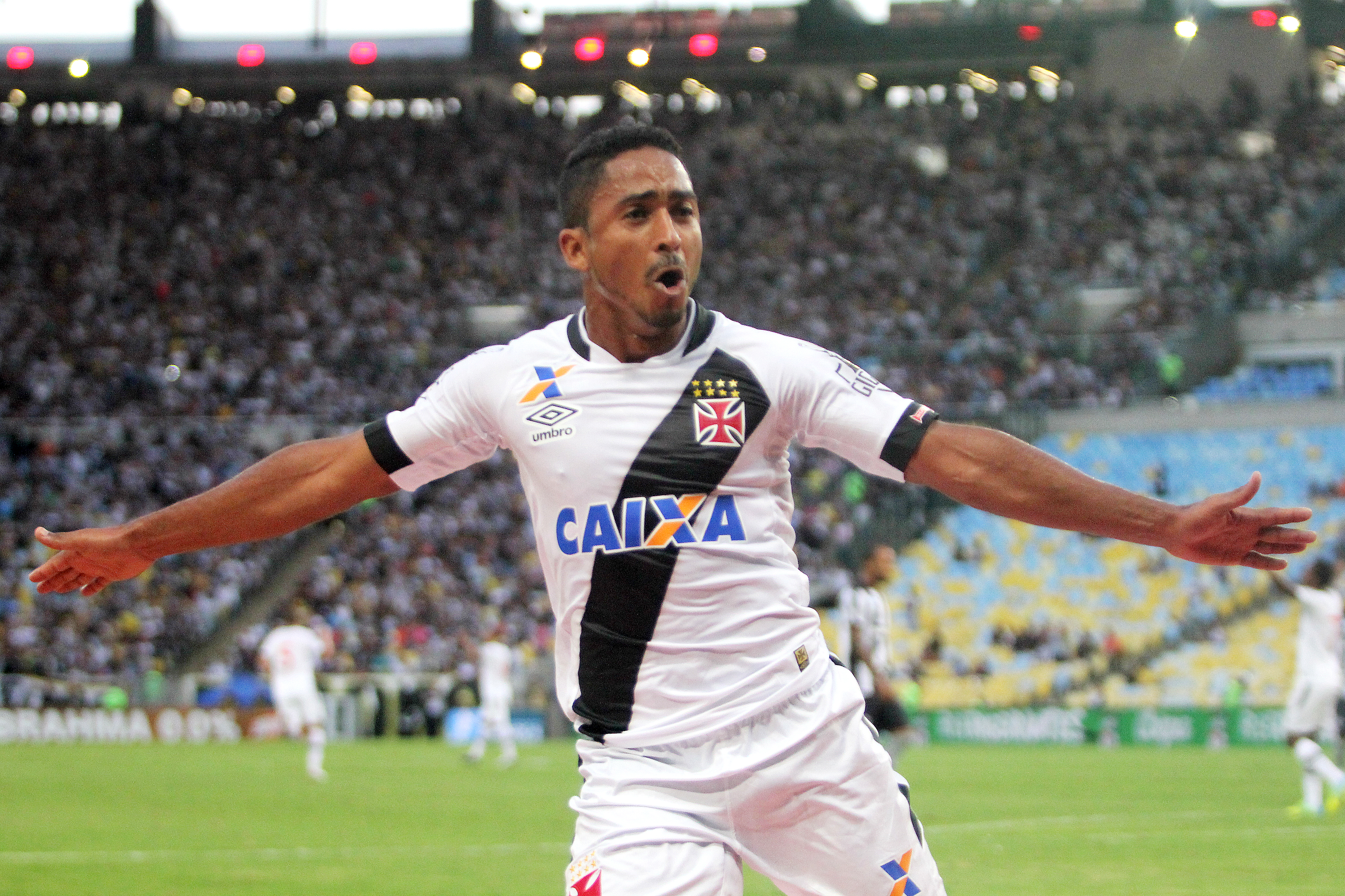 Jorge Henrique marcou o gol da vitória do Gigante da Colina (Foto: Paulo Fernandes/Divulgação)