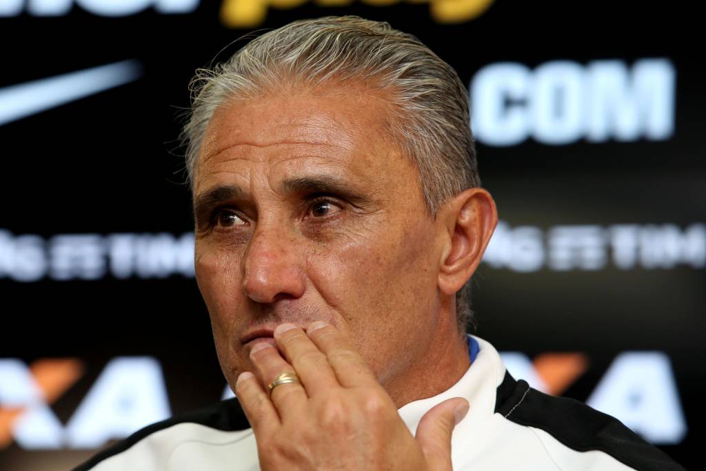 Tite pediu apoio ininterrupto da torcida do Corinthians durante o jogo contra o Nacional (Foto: Djalma Vassão/ Gazeta Press)