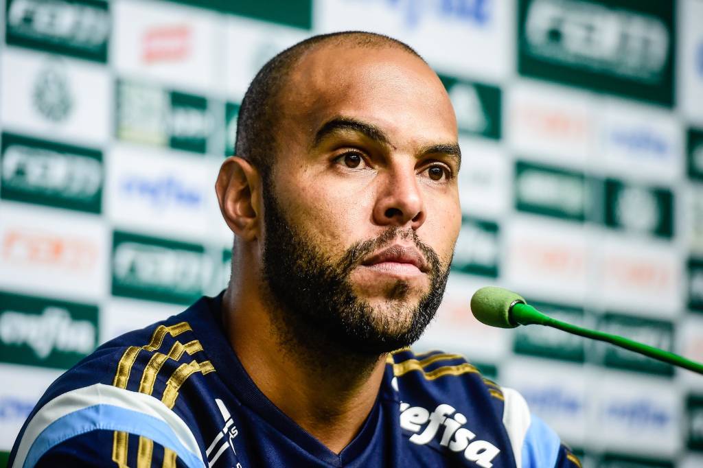Centroavante Alecsandro deslanchou sob o comando do técnico Cuca (Foto: Fernando Dantas/Gazeta Press)
