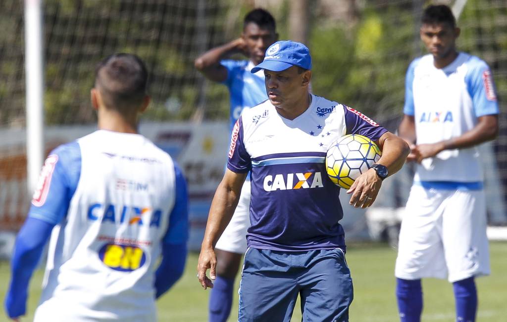 Diante do Londrina, o auxiliar Geraldo Delamore estará novamente à frente da equipe celeste (Washington Alves/Light Press)
