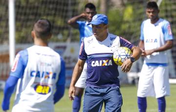 Interino, Delamore cobrou acerto nas finalizações no treino desta terça (Washington Alves/Light Press)