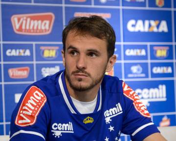 Recém-contratado, lateral Lucas fará sua estreia pelo Cruzeiro nesta quarta (Washington Alves/Light Press)