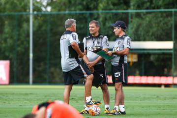 Apesar do desgaste da equipe, Aguirre não teve promover surpresas na escalação (Bruno Cantini/CAM)