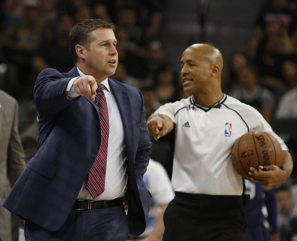 David Joerger deixou o comando dos Grizzlies (Foto: Donald Cortes/Getty Images/AFP)