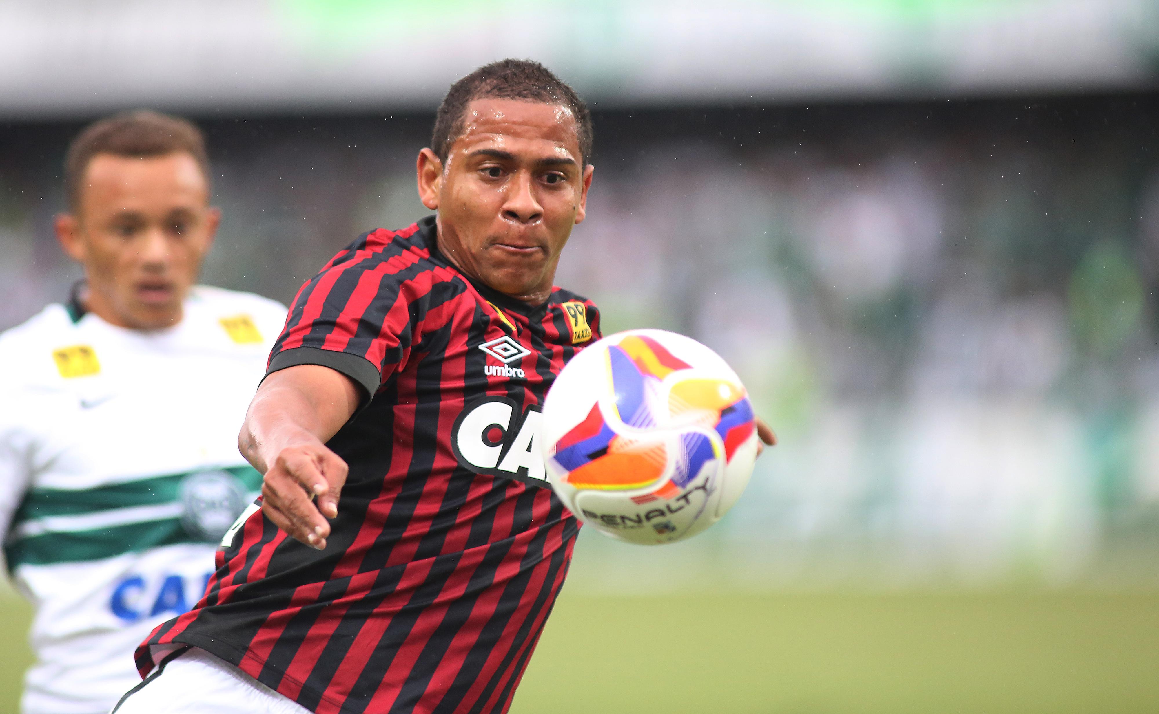 Walter marcou 1º gol em vitória no Couto e findou jejum que durava desde novembro (Foto:Giuliano Gomes/Gazeta Press)