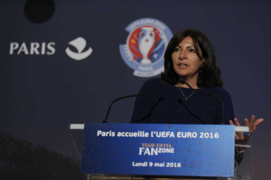 A prefeita de Paris, Anne Hidalgo, apresentou os 43 pontos do plano de ação para candidatura de Paris às Olimpíadas (Foto: THOMAS SAMSON/AFP)