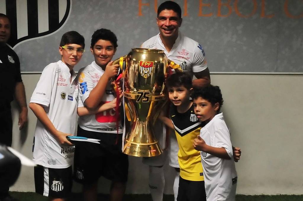 Renato ganhou dois títulos Brasileiros e dois Paulistas com a camisa do Santos (Foto: Ivan Storti)