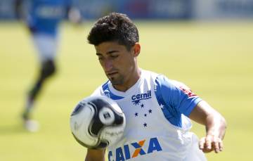 Pisano irá substituir o uruguaio De Arrascaeta no meio-campo (Washington Alves/Light Press)