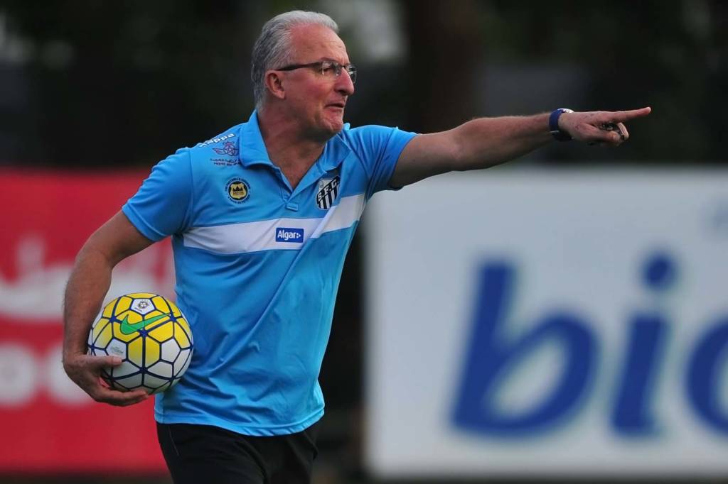 Dorival Júnior não quer saber dos problemas do Atlético e está focado em vencer a primeira fora de casa (Foto: Ivan Storti)