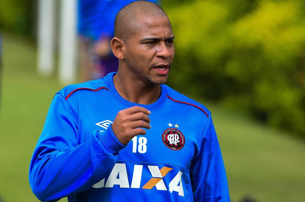 Walter, jogador do Atlético-PR, durante treino no CCT da Barra Funda, na Zona Oeste da capital paulista.