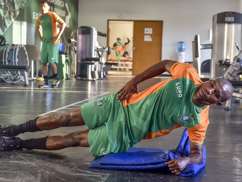 Hélder tem 28 anos (Foto: Divulgação/América-MG Oficial)