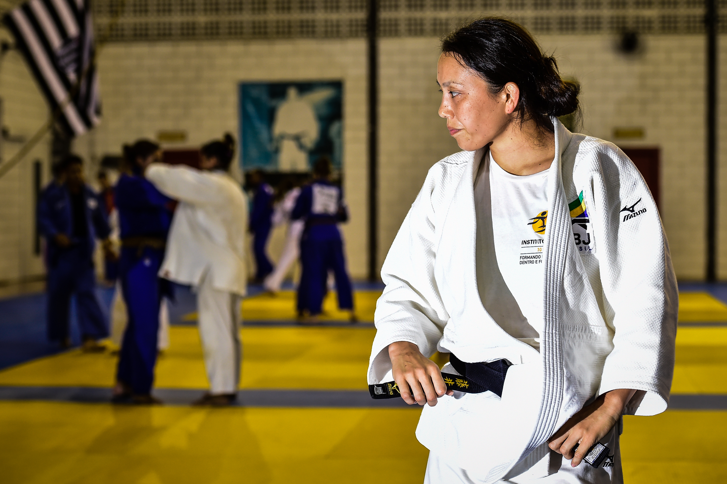 Aipim, praia e trânsito integram a rotina de Yuko no Brasil (Foto: Fernando Dantas/Gazeta Press)