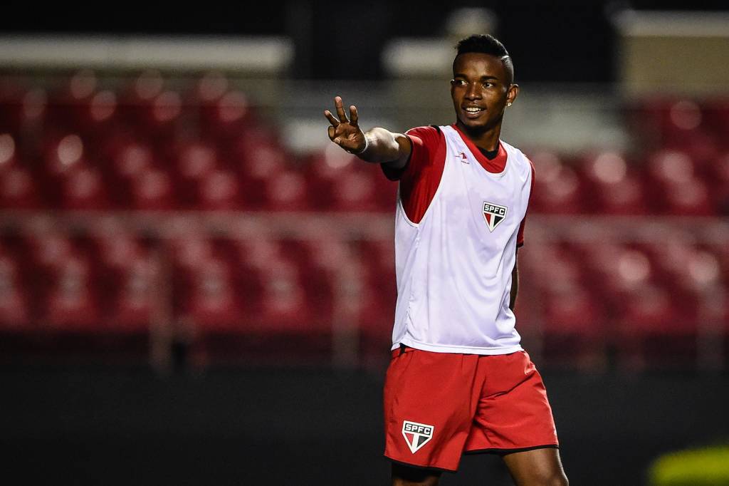 Thiago Mendes, jogador do São Paulo FC, durante treino no Estádio Cícero Pompeu de Toledo (Morumbi), na Zona Sul da capital paulista.