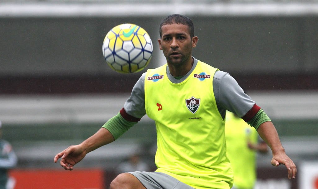 Recuperado de lesão, Pierre será titular neste sábado (Foto: Nelson Perez/Fluminense)
