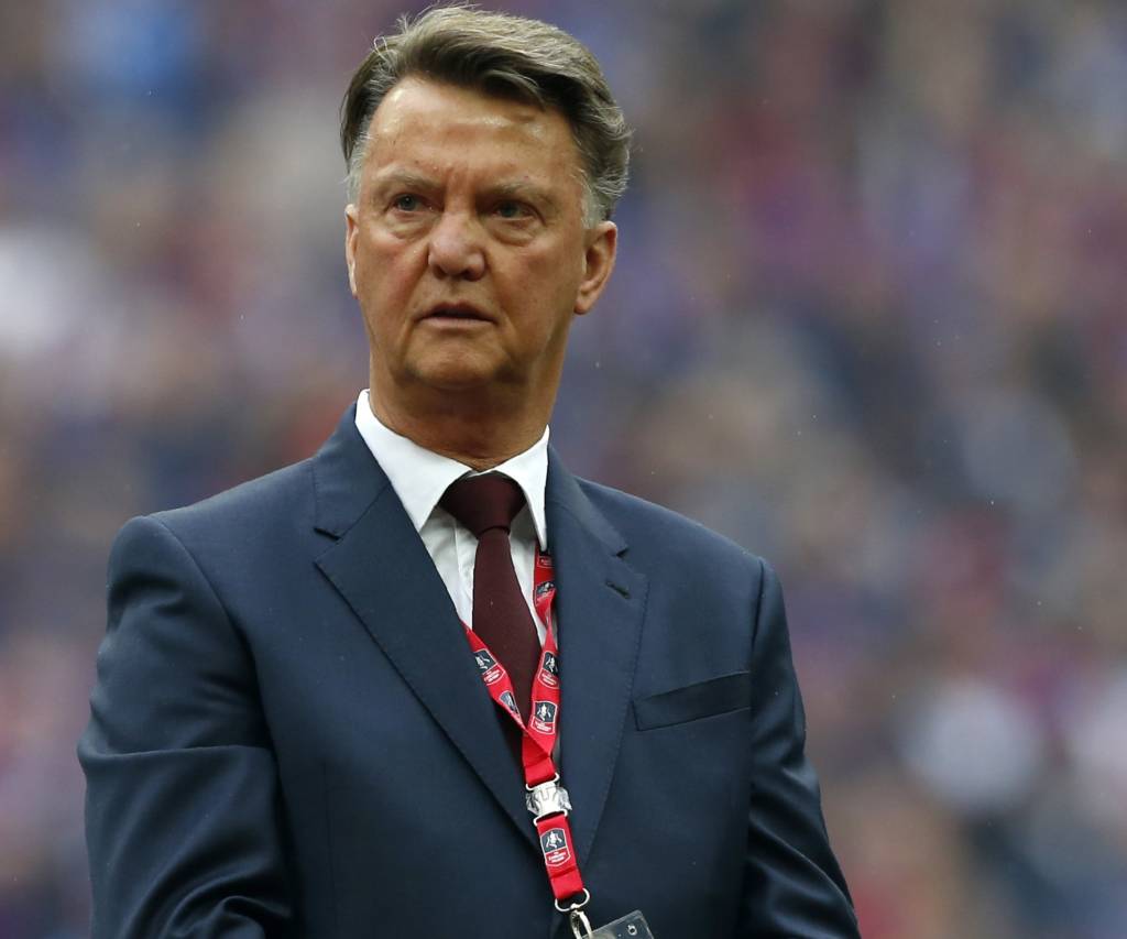 Cercado por rumores sobre sua demissão, Louis van Gaal conquistou a Copa da Inglaterra com o Manchester United, neste sábado (Foto: Ian Kington/AFP)