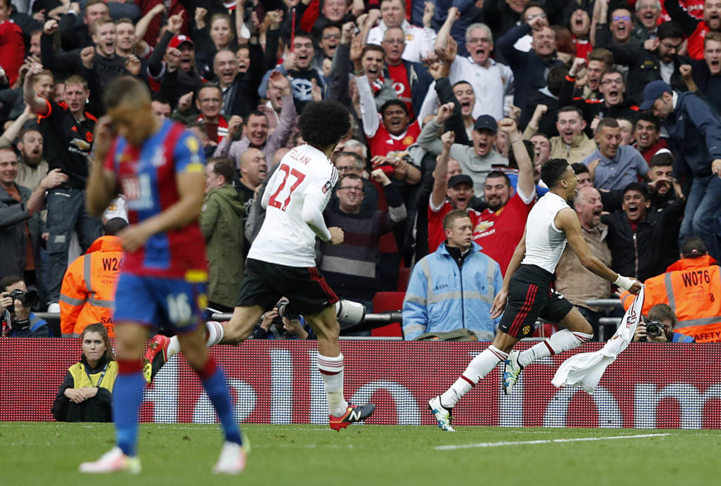 Lingard calou a torcida do Crystal Palace na prorrogação em Wembley (foto: Adrian Dennis/AFP)
