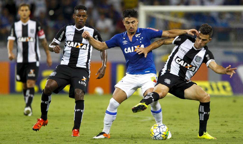 Cruzeiro dominou a maior parte do jogo, mas Figueirense foi mais efetivo (Washington Alves/Light Press)