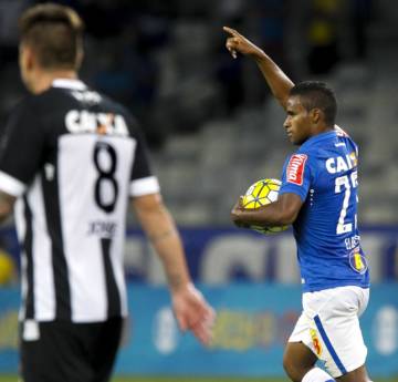 Elber iniciou reação celeste na partida (Washington Alves/Light Press)