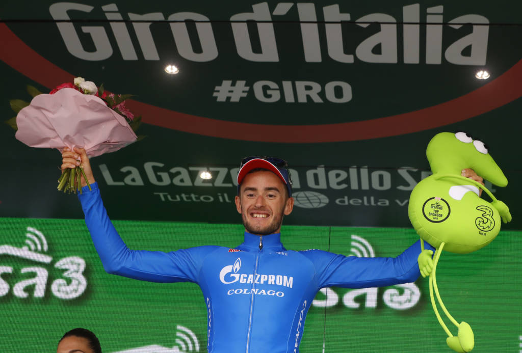 Alexander Foliforov celebra vitória da 15ª Etapa da Volta da Itália (Foto: LUK BENIES/AFP)