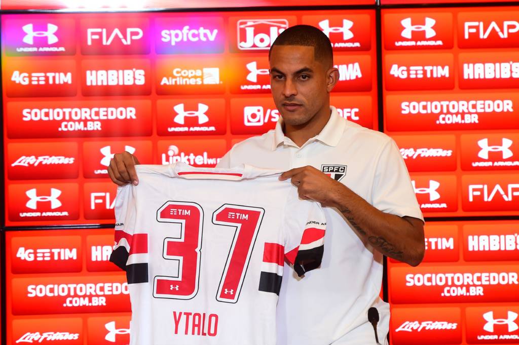 Ytalo, jogador do São Paulo FC, durante sua aprsentação oficial no CCT da Barra Funda, na Zona Oeste da capital paulista.
