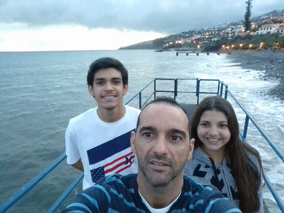 Os filhos Hugo e Laura ficaram na Ilha da Madeira (Foto: Arquivo pessoal)